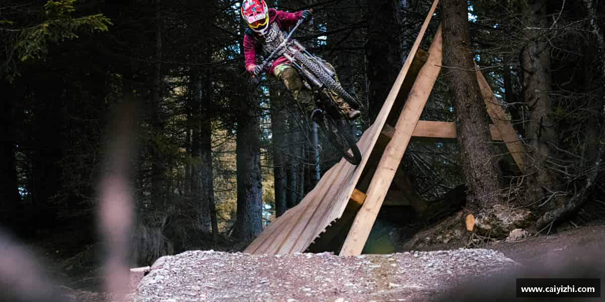 emc易倍体育只要有梦想，就不畏前行的路。